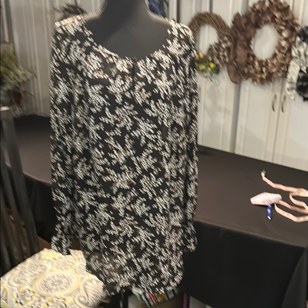 Talbots Black and White Floral Blouse LIKE NEW